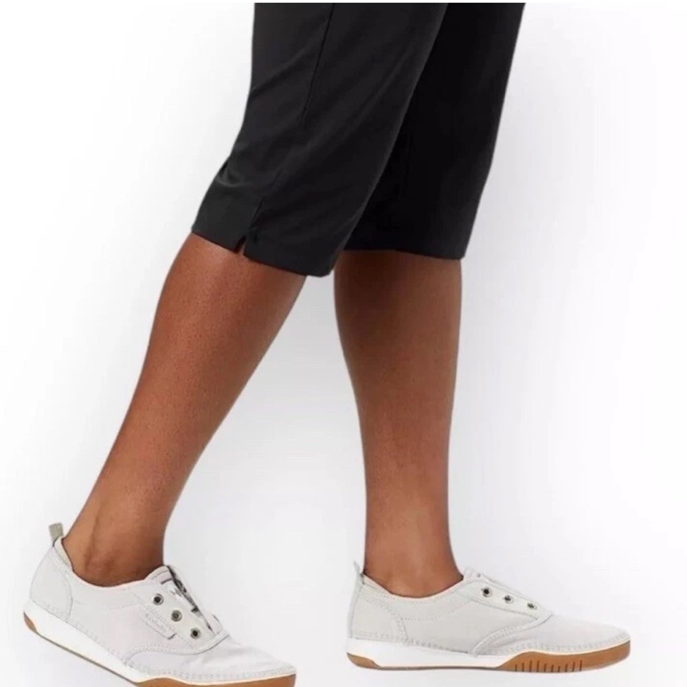 Columbia Women's Black Omni Shield Advanced
Repellency Hiking Capris - Sz 4 - Picture 3 of 9